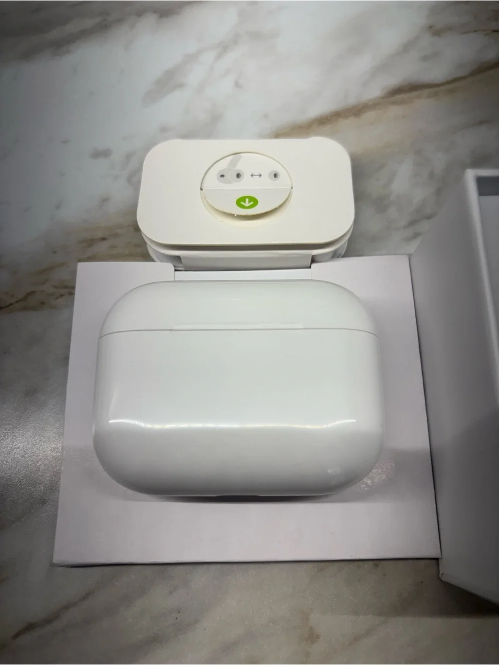 Apple White Wireless Earbuds with Charging Case